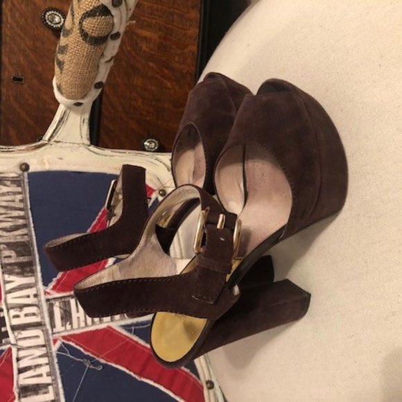 MICHAEL KORS LONDON BROWN SUEDE PLATFORM 6 1/2 - Picture 3 of 5